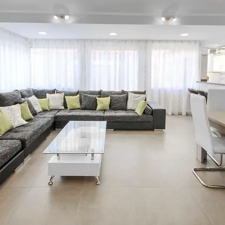 Villa Playa De Fanabe Sleeps 10 Pool Air Con Wifi